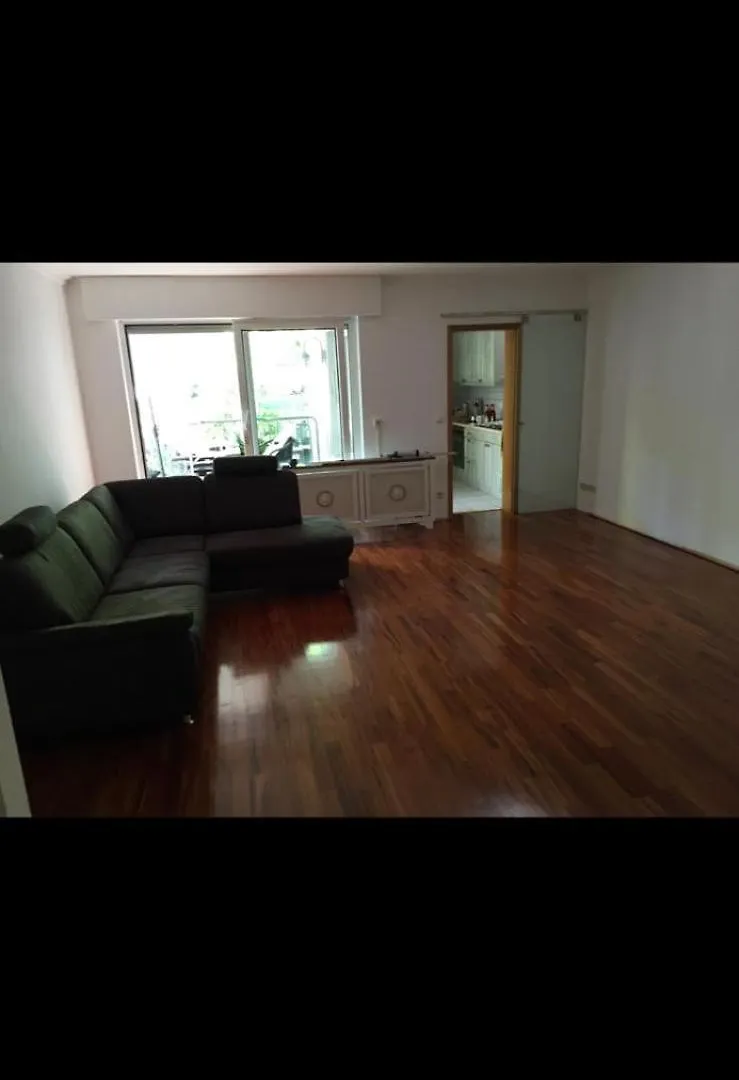 Vendégház Zentrale Wohnung Naehe Flughafen Und Messe Köln