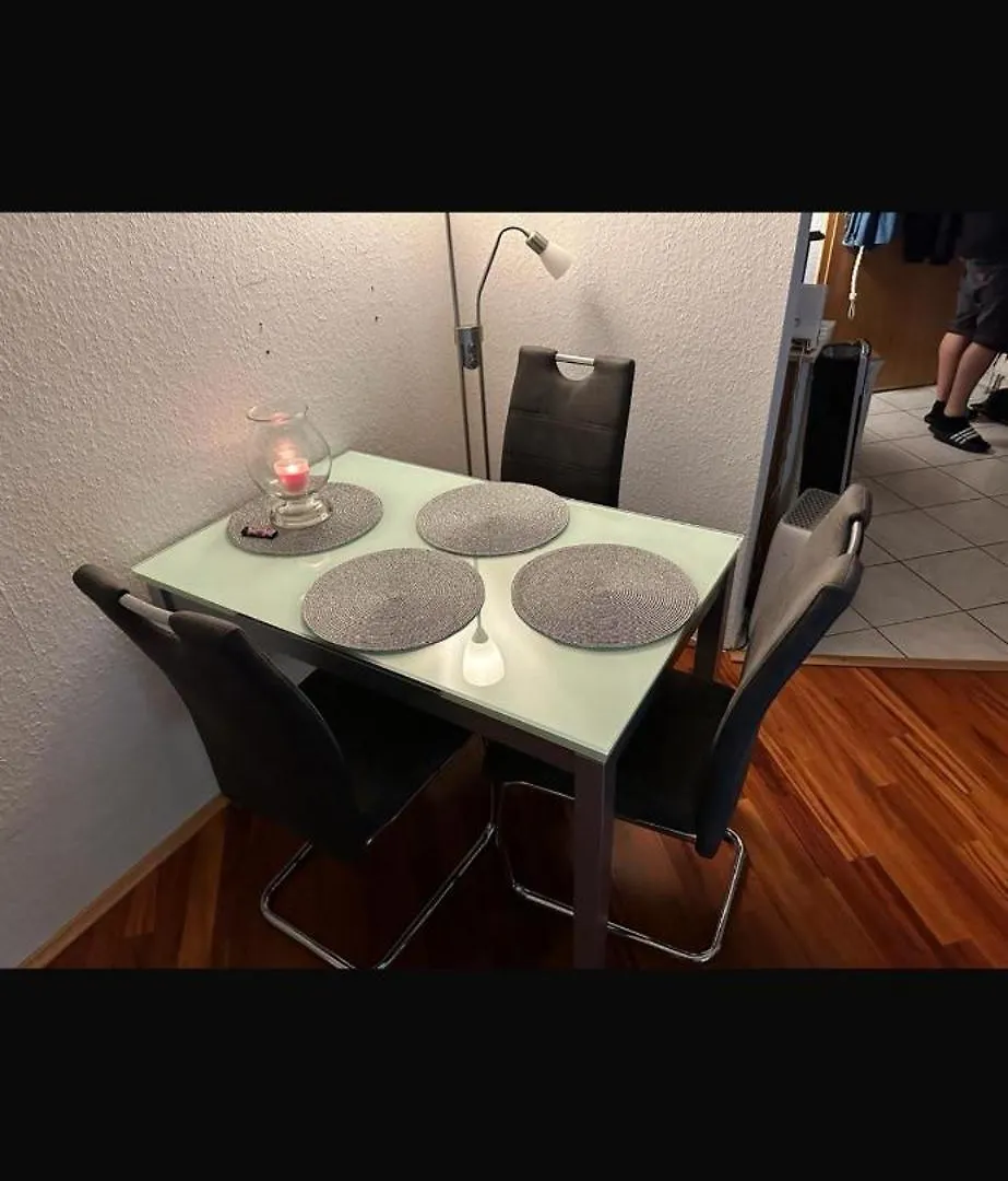 Zentrale Wohnung Naehe Flughafen Und Messe Κολωνία