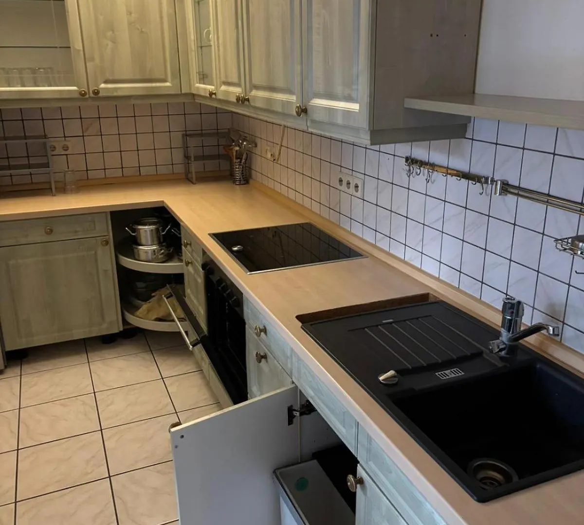 Zentrale Wohnung Naehe Flughafen Und Messe Κολωνία 0*,