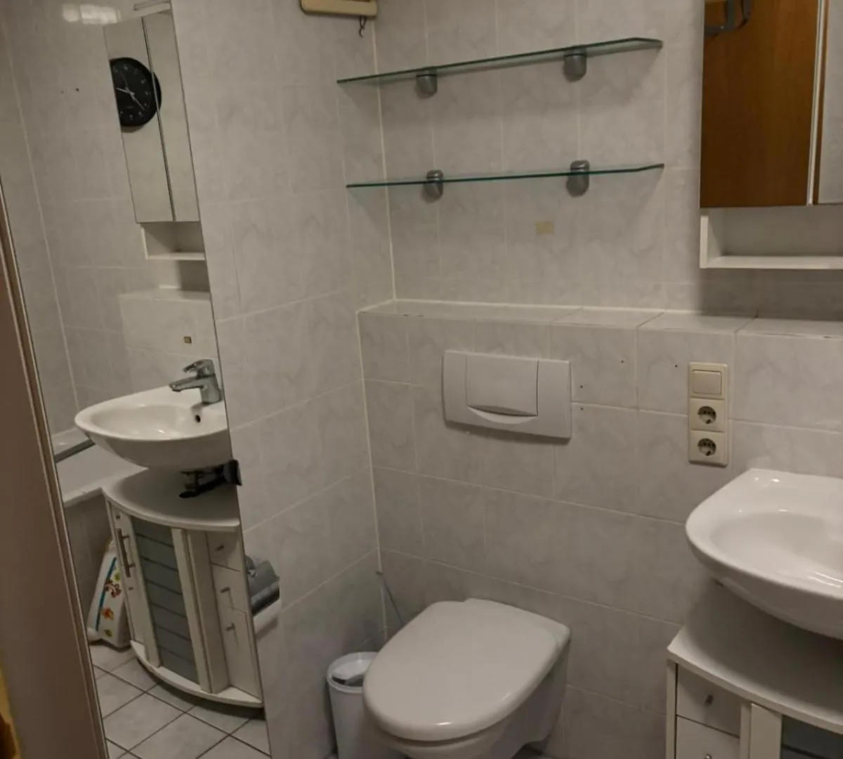 Zentrale Wohnung Naehe Flughafen Und Messe Κολωνία 0*,  Γερμανία
